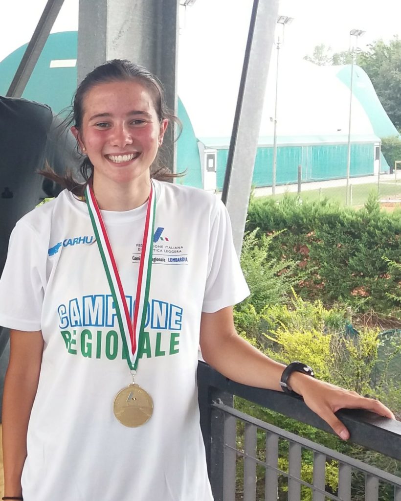 Martina Ceriani con la medaglia d'oro e la maglia di campionessa regionale promesse